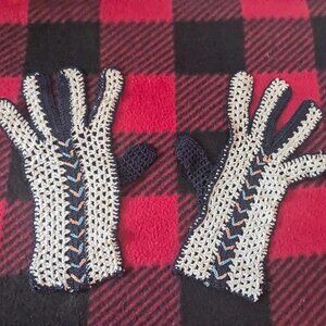 **Vintage Hand-Crocheted Ladies's Gloves**